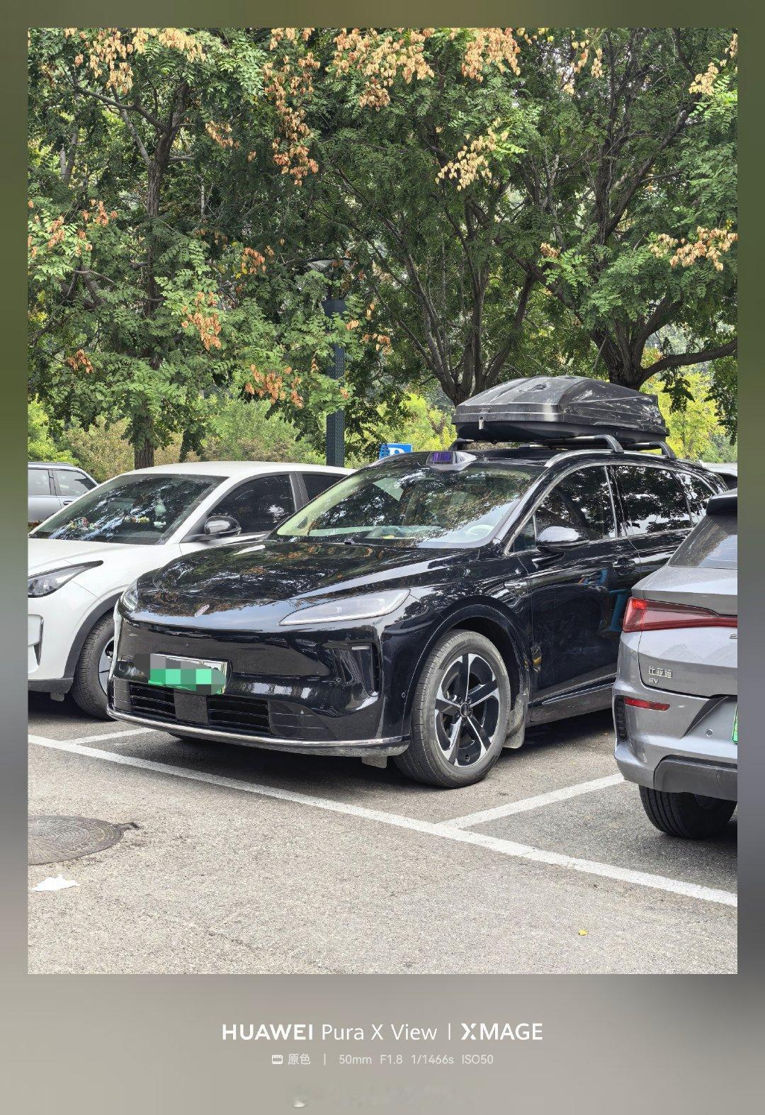 尚界H5车主聊了会儿，他车买一年了，开了5万公里，经常跑高速。ADS是真帮他大忙了，但是他很后悔，因为买的增程，跑5万公里了也没怎么烧过油[允悲] ​