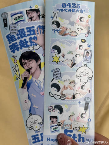 四个小女孩从广州塔拍完照快要被热晕了突然发现一台justfoto便拿起...