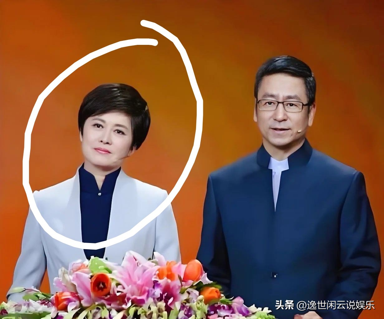 痛心！三届金话筒奖得主主动退选，71岁离世，
白岩松：再也不会有这么好的搭档

她连续三届获得全国金话筒奖，后主动退选将机会留给后辈。

1988年入职央视后，她先后主持《经济半小时》《焦点访谈》《东方时空》《感动中国》等栏目。

她创办央视首个以主持人本名命名的评论栏目《一丹话题》，在《焦点访谈》