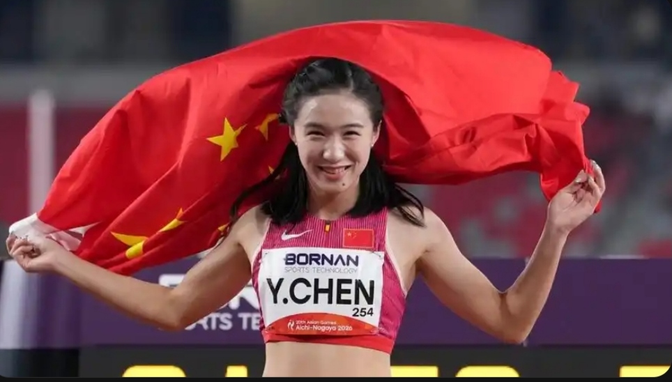 17 岁 &34;小孩姐&34; 炸场亚运！陈妤颉 11 秒 06 破 24 年纪录夺冠，把金牌当 18 岁前的专属成年礼！首次战亚运就封神，这实力太震撼了！
从全锦赛 11 秒 08 到亚运 11 秒 06，她的夺冠密码藏在 3 个细节：预赛半决赛两次精准控速 11 秒 41 留足体能；对着录像抠起跑摆臂细节