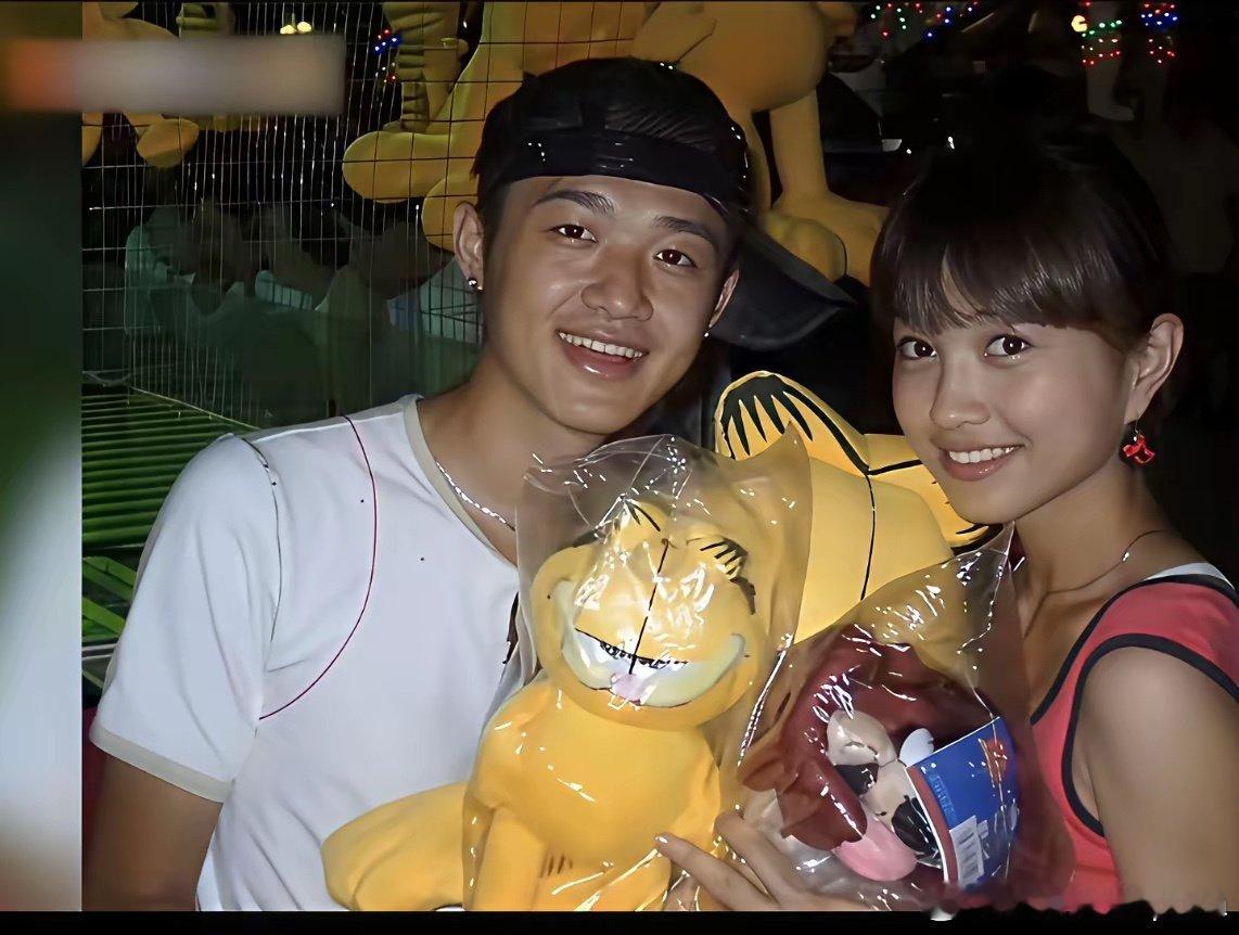 包文婧也不差啊，也很美啊，为什么自己说除了包贝尔就没人肯要她了，太自卑了吧 ​