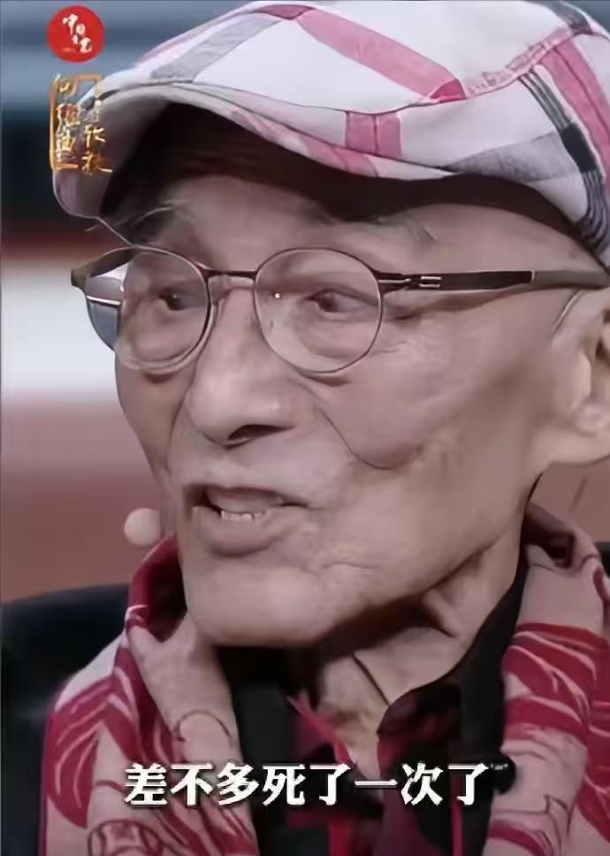 游本昌离世细节曝光：
临终一句“我很舒服”看哭全网，
这才是真济公！

家人们，济公走了！
93岁的游本昌老爷子今晨在北京安详离世，刚过完93岁生日才8天。
女儿游思涵透露，老爷子最后一句不是“别伤心”，而是“我很舒服”，像睡着一样离开，没有痛苦、没有遗憾。

前几天过生日，问他有什么愿望，他说“没