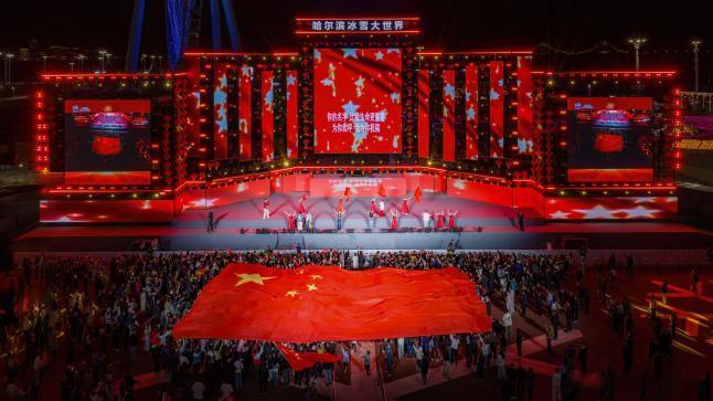 10月7日，美团发布《2026国庆消费洞察报告》。数据显示，节日期间选择800公里以上的长线游订单同比增长，超三成的用户在一个目的地停留3天及以上。哈尔滨进入国庆节热门Top10长线游目的地。#来龙江抬眼便是秋# #秋访冰城邂逅山河# #我为祖国送祝福# #我和国旗合个影# ​