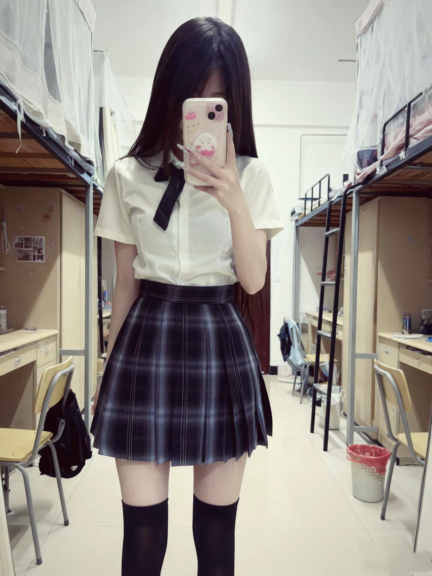 <p>今日穿搭 穿搭ootd 不露脸系列 jk制服女孩 <!--{im...