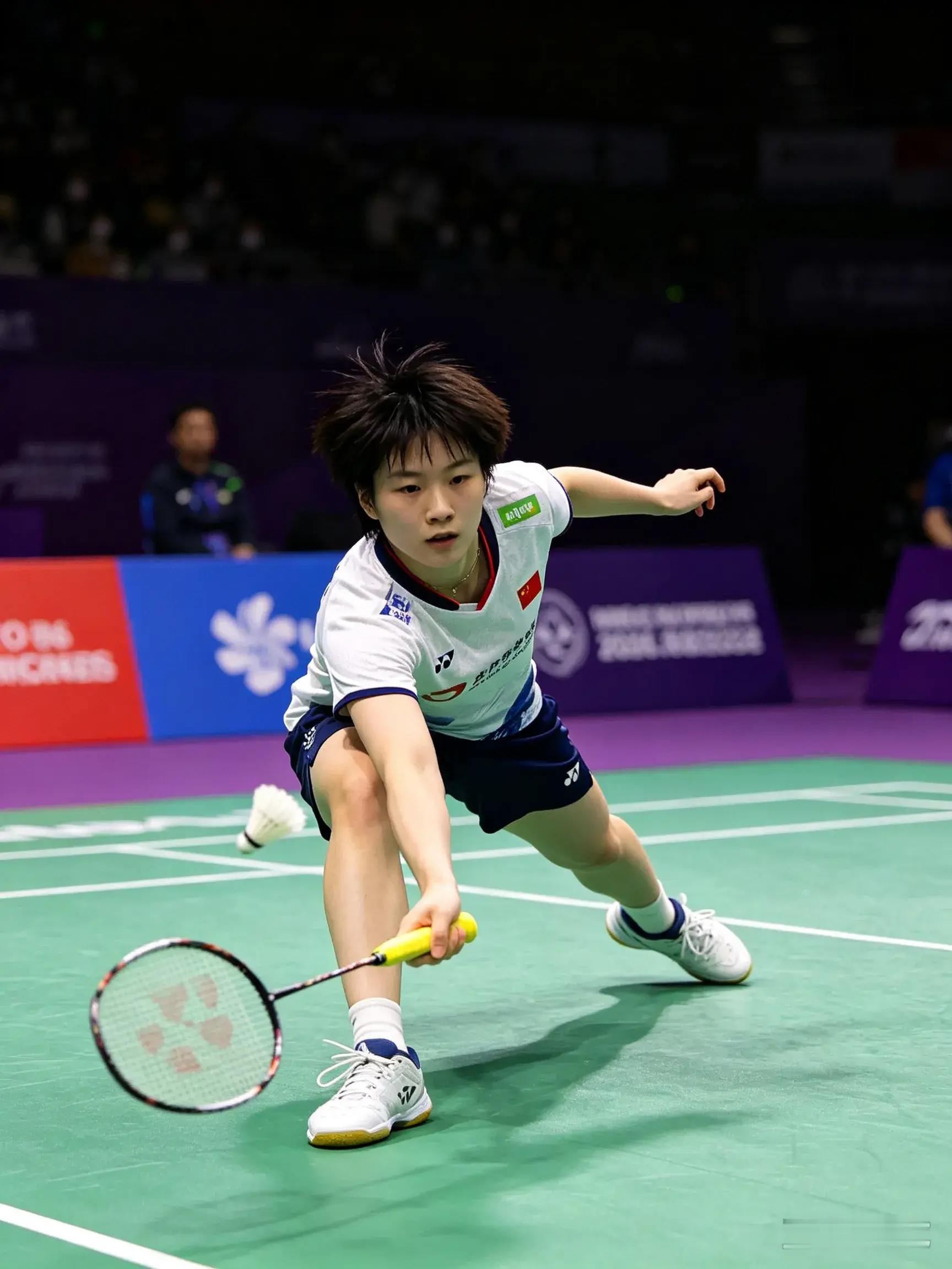 圆梦！国羽女团3:0横扫日本，时隔12年再夺亚运金牌
（央视新闻、新华网）

苦战终迎胜利！9月24日名古屋亚运会羽毛球女团决赛，中国队3比0完胜东道主日本队，时隔12年重夺亚运女团金牌，这也是国羽队史第11次拿下该项目冠军，中国代表团第63金。

首盘就是硬仗，王祉怡面对世界第三山口茜，先丢一局后