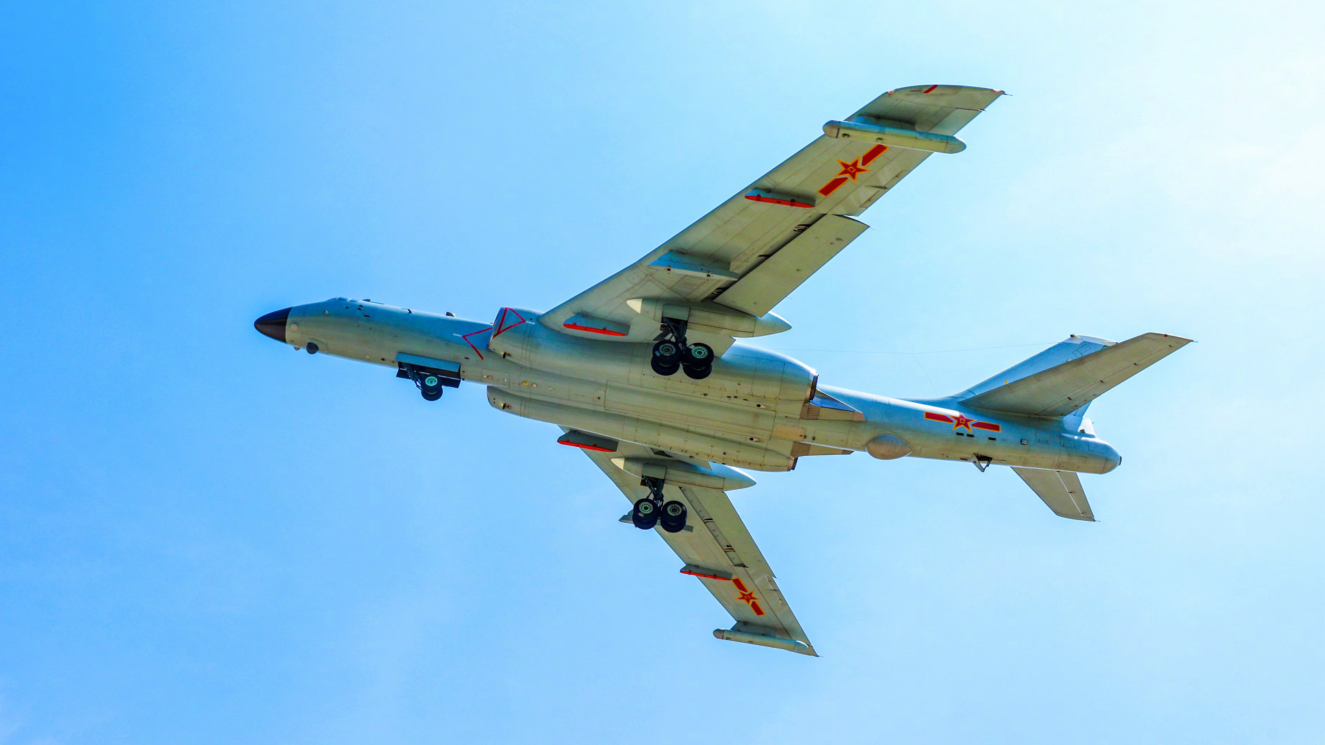 #中国空军# 轰-6K ​