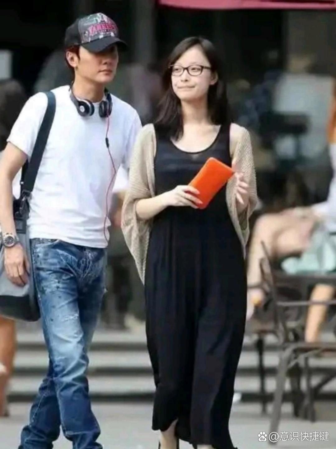 倪妮年轻时，冯绍峰老帅了。 ​