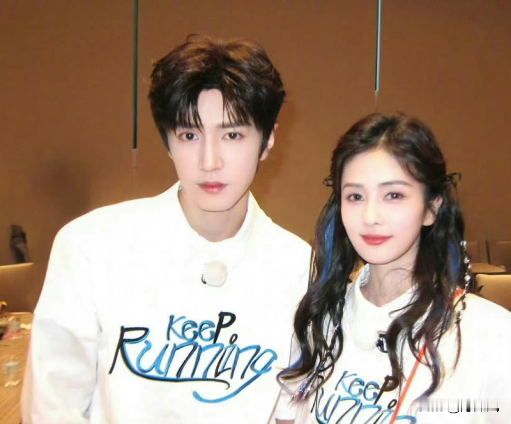 白鹿和于正的解约之作《朝玉阶》
男主又传到陈哲远
都是俊男美女，而且还是
新鲜的搭档

白鹿在于正那演了够多的古偶，离开之后就演了现代剧《开到荼蘼》，还是白鹿自己有话语权的好。

只是还欠一部古偶《朝玉阶》，剧情如果好，男主是陈哲远，大家满意吗？

图源网络，侵删