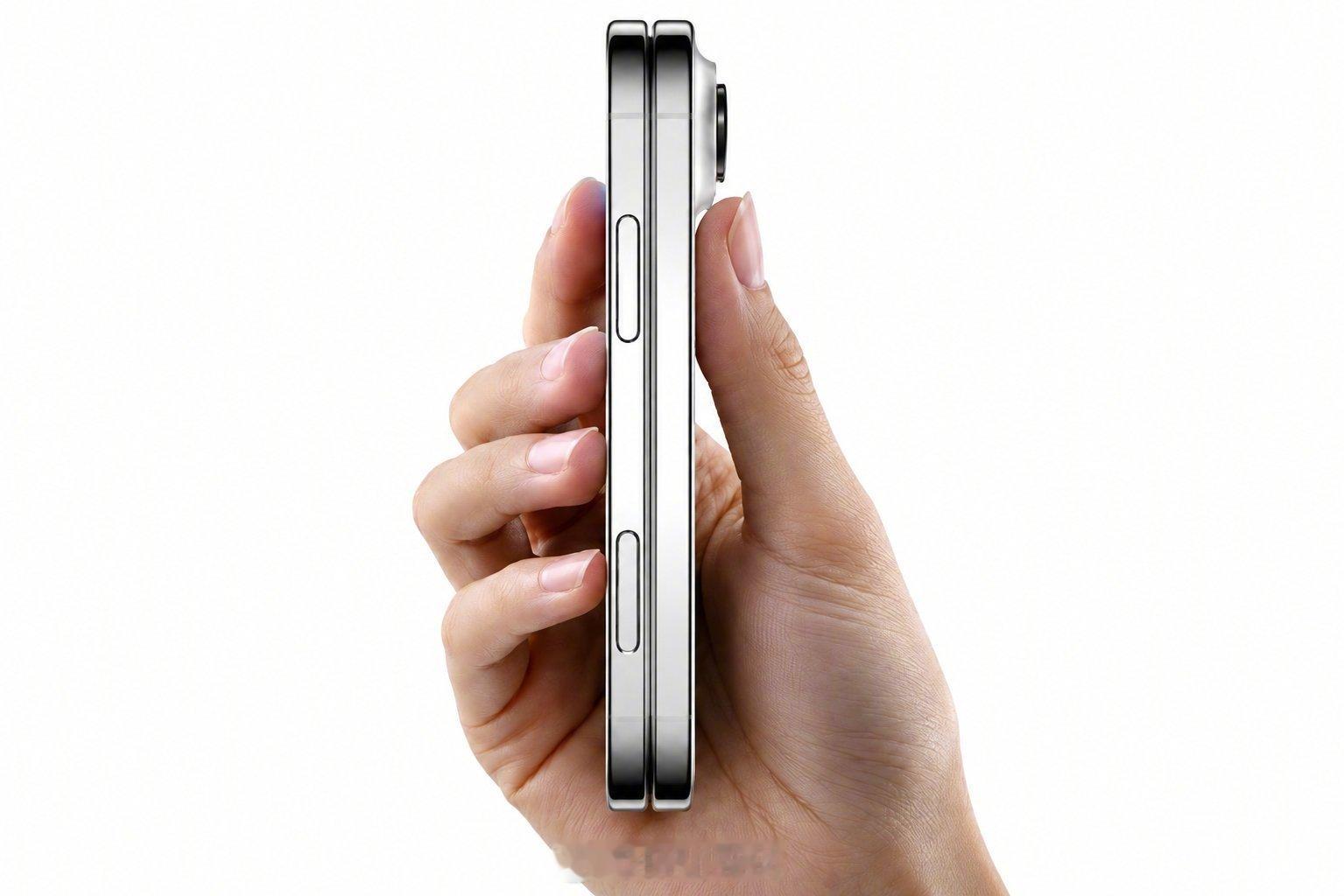 iPhone Ultra首批供货很紧，产能比普通iPhone低很多，首批大概一千万台，要三五个月才能把产能拉上来。
目前可以完全确认的配置是，4.8mm展开厚度，重量控制在250g以内，钛金属边框，A20Pro+12G内存，还有专门的折叠版iOS27。
不过都是网传泄露，最终还是以发布会为准。 ​