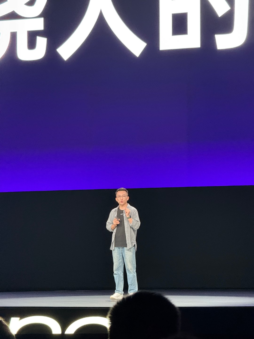 OPPO 系统发布会来了，陈老师还是一如既往的帅[doge] 
#OPPO系统ColorOS17##OPPO Find X10# 
#oppo推出coloros17# ​