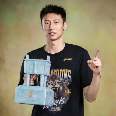 正式花落宁波！昔日广厦三少赵岩昊两年C类合同加盟，盼重新证明自己
 
CBA休赛期又一笔重磅转会尘埃落定，曾经广厦“三少”之一的赵岩昊，在顶薪合同到期之后，正式离开效力多年的浙江广厦，以两年C类合同加盟宁波男篮，开启职业生涯全新篇章 。
 
说起赵岩昊，老球迷都印象深刻，年少成名，被球迷称作“国产库