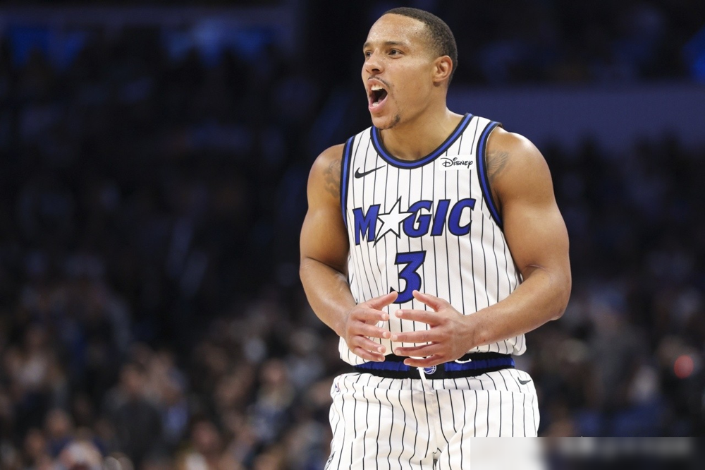 30岁的乌布雷，只用40分钟，就给23岁的状元班切罗上了一堂NBA生存...