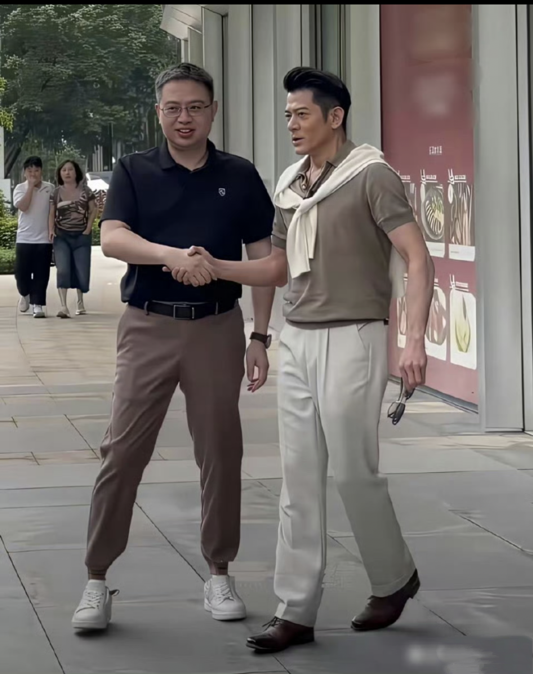 不得不感慨郭富城的状态，完全看不出已经62岁，精气神保持得格外好。 ​​​