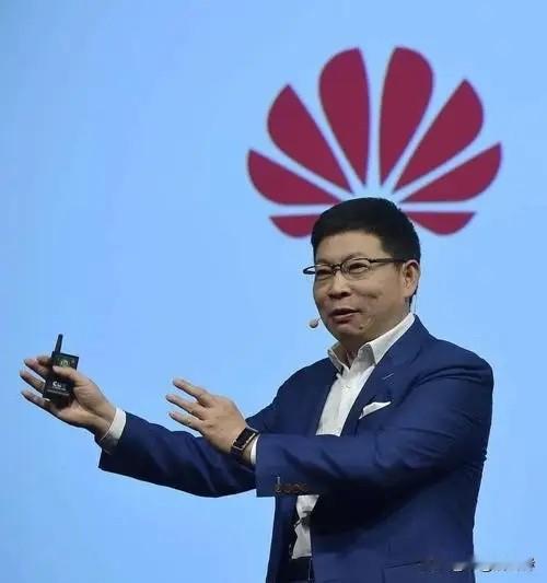 谁懂啊！今天华为发布会直接把我看嗨了！
余承东站在台上说那句“四年前我们就做了10档物理可变光圈，去年友商才跟进，现在我们已经实现连续可变了”的时候，

F1.4-F4.0无级光圈，拍人像虚化过渡更自然，拍视频时光圈平滑变化，画面不会忽亮忽暗。外加睿影Z10外接模块相机，1英寸大底搭配1-10倍连续