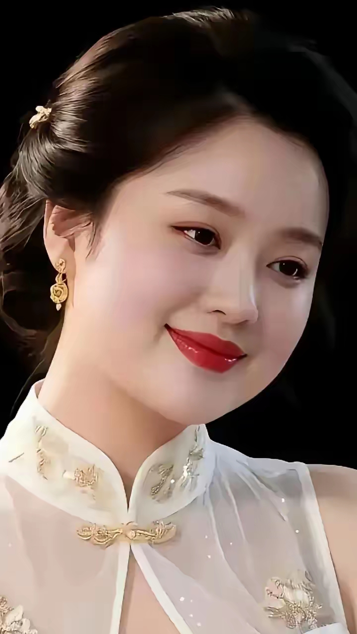 会接话的人到底有多牛？有时候就靠一句话，不仅能让紧绷的气氛瞬间松快下来...