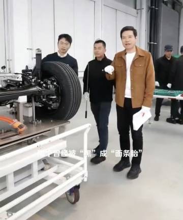 【雷军回应“小米 YU7 轮胎曾被黑成面条胎”：是很均衡的胎、在很多同...