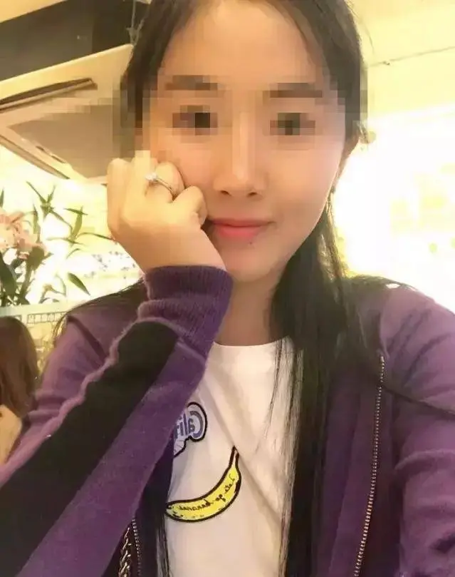 湖南警方通报的一起情感诈骗案件，刷新了大众对婚恋骗局的认知底线。谁都想不到，一位外表温柔、体态优越的已婚女性，能凭借极致的心思与算计，在四年时间里周旋于二十名男性之间。零失误经营数十段隐秘恋情，疯狂敛财六十余万元，靠着受害者的血汗钱成功创业开店，活成了外人眼中的成功女老板。这场藏在温柔背后的骗局，隐