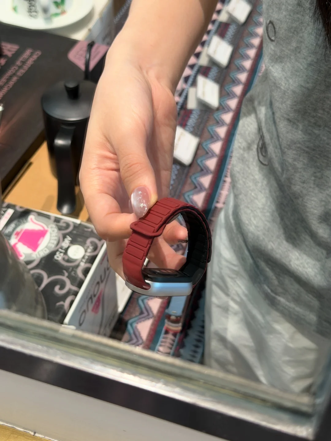 小米手环10红丝绒蛋糕呀！！完全美萌感…