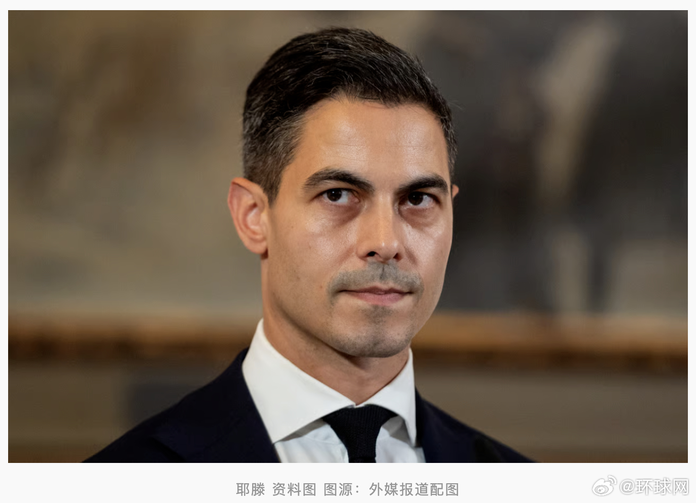 #荷兰严厉批评美国直播枪决决定#【荷兰首相严厉批评五角大楼称将直播枪决胡德堡军事基地枪击案凶手决定：荒谬至极】#荷兰称美方直播枪决决定荒谬至极# 据“政治新闻网”欧洲版报道，荷兰首相罗布·耶滕当地时间9日严厉批评了美国五角大楼称将公开直播对胡德堡基地枪击案罪犯枪决过程的决定，称其“荒谬 ​