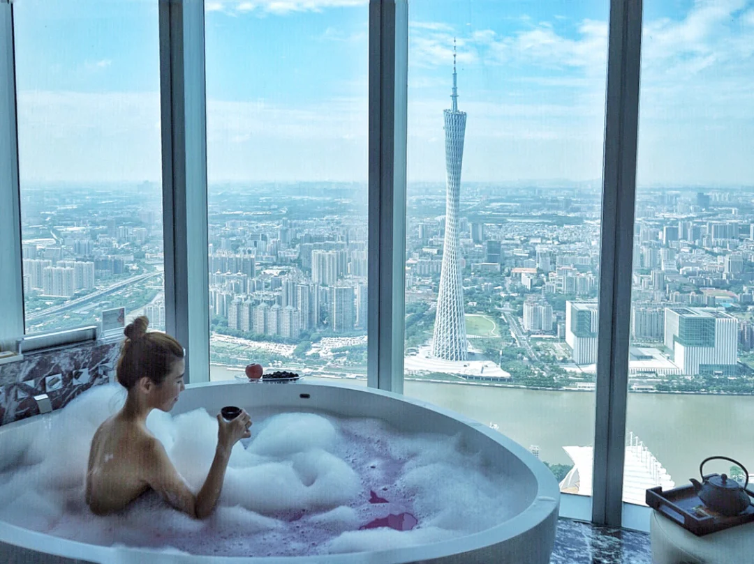 广州四季酒店的日与夜，对着小蛮腰泡澡、喝茶、畅饮