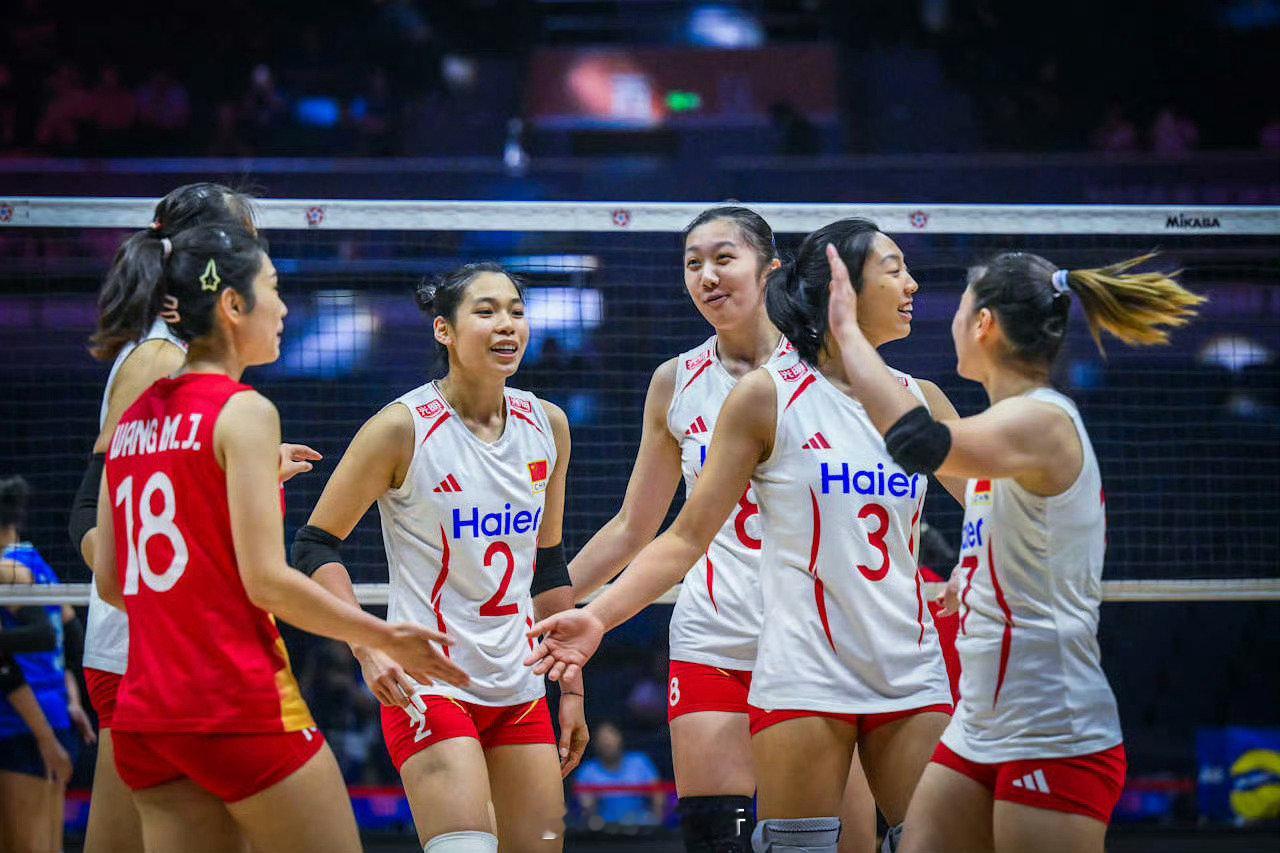 #中国女排##2026女排亚锦赛# 
1/4决赛对阵情况：
中国（1） vs 越南（8）
印度尼西亚（4） vs 伊朗（5）

日本（2） vs 中华台北（7）
泰国（3） vs 韩国（6） ​​​
#中国女排[超话]#加油[加油][加油] ​