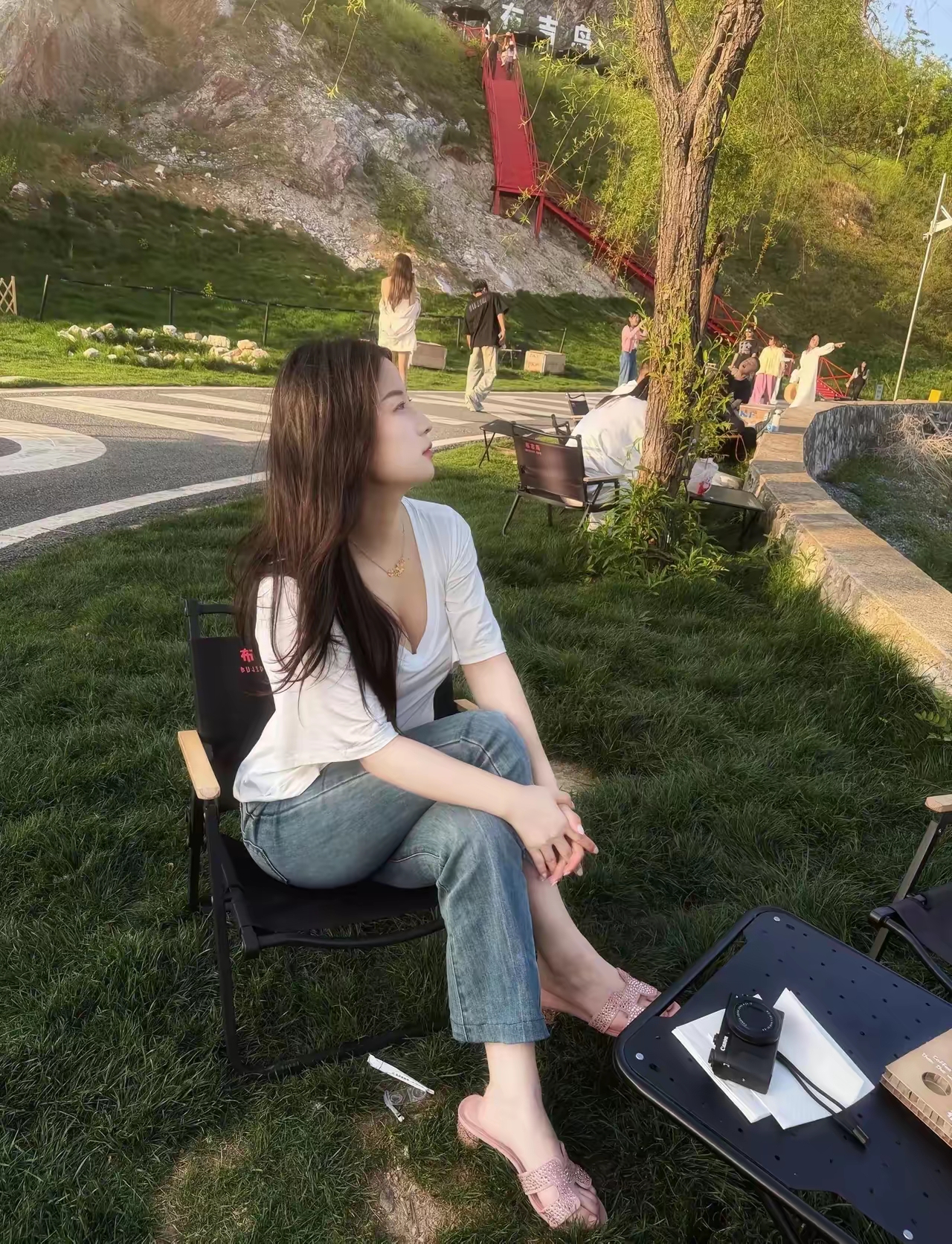 旅游景点的专业摄影师，100一张贵吗？