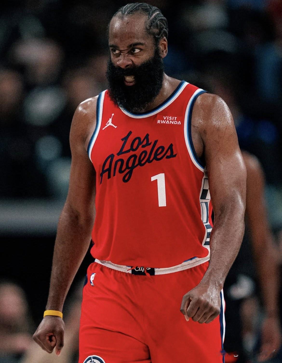 两个前东家抛弃哈登的球队火箭和快船，本赛季可谓一个比一个惨： 1、先说...