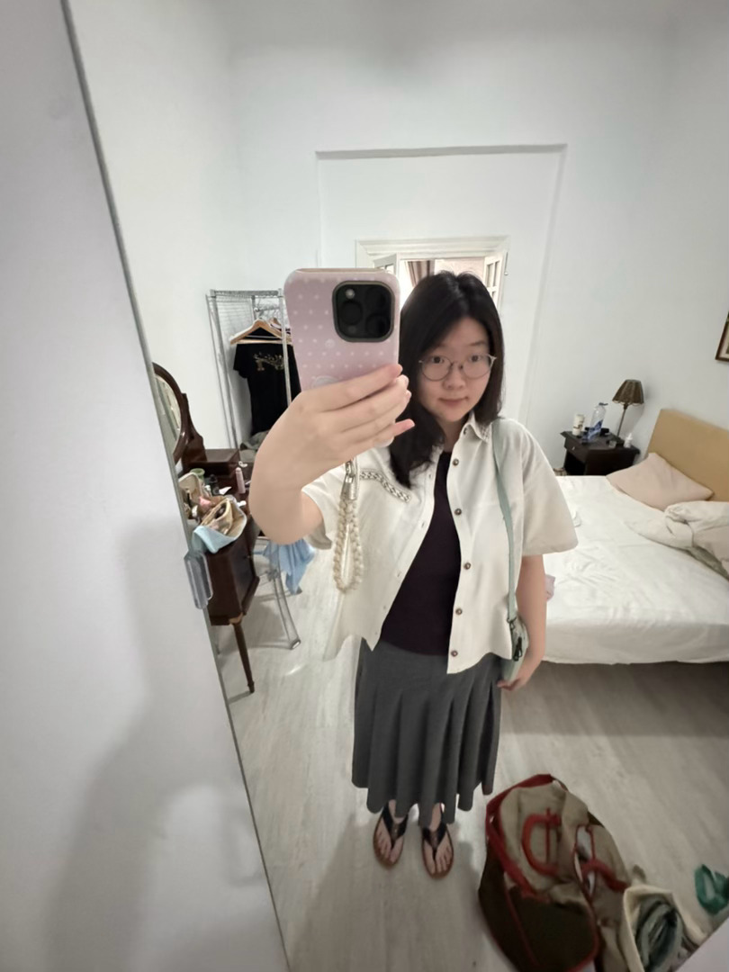 终于来到了普拉多博物馆！看到了大名鼎鼎的宫娥！西画怎能如此生动传神，一幅画要看很久才能看全它点细节。博物馆的票根和艺术氛围都很顶级！欧洲的艺术资源好富足！晚饭后来到丽池公园散步，悠闲的夜晚！棘刺老家的火腿真好吃哈哈哈[阴险] ​