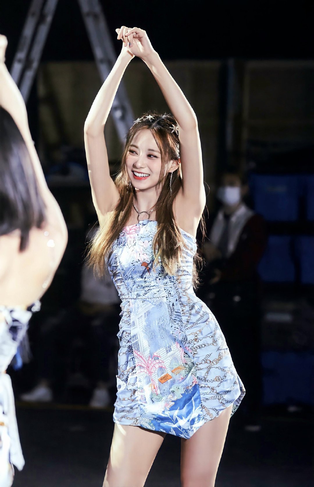 #周子瑜[超话]# 💙#周子瑜# 💙#0906周子瑜solo二周年快乐# 

不要困在他人的评价里，忠于自己的内心，按自己的节奏，认真过好当下每一天。 ​