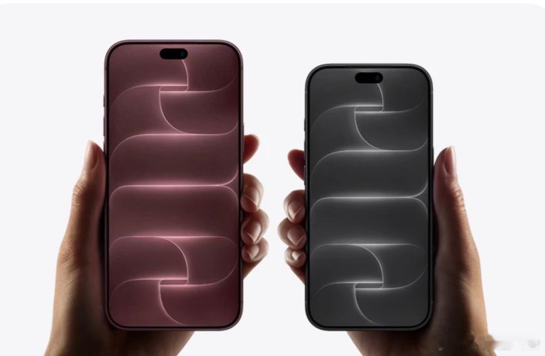 #iPhone标准版越来越值得等了吗#我觉得对于iPhone来说，确实越来越值得关注了。

以前不少人买 iPhone，预算够就直接上 Pro，但随着功能逐渐下放，标准版日常使用的体验已经能满足很多人的需求。

反过来看，Pro 系列价格不断上涨，如果只是日常刷视频、拍照、聊天，未必每个人都需要多花这笔钱。当然 ​