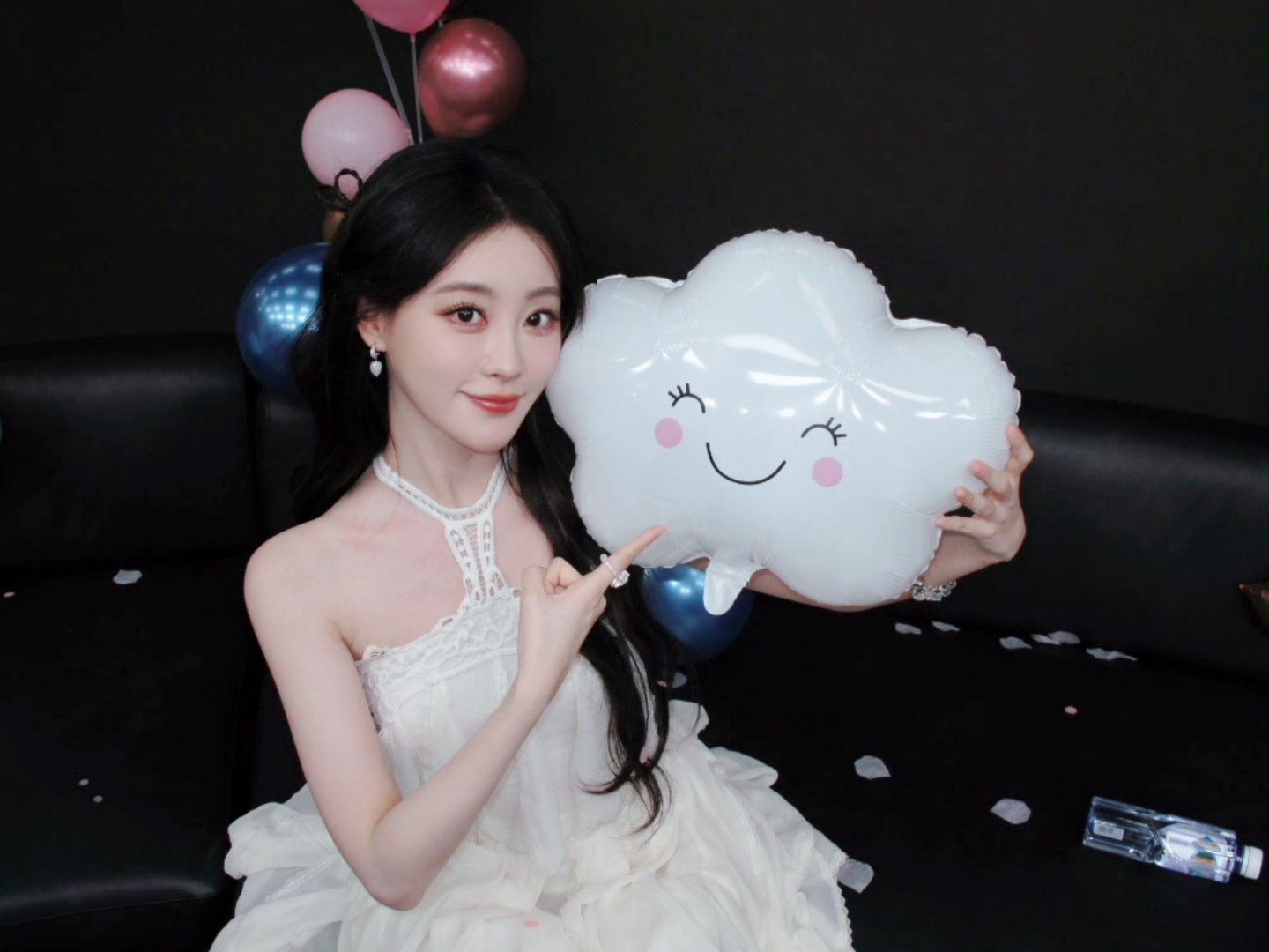 #祝绪丹[超话]# zxd#祝绪丹新歌浪漫女子图鉴# zxd#祝绪丹姬紫月# 

祝宝好贴心还给我们留了位置

​