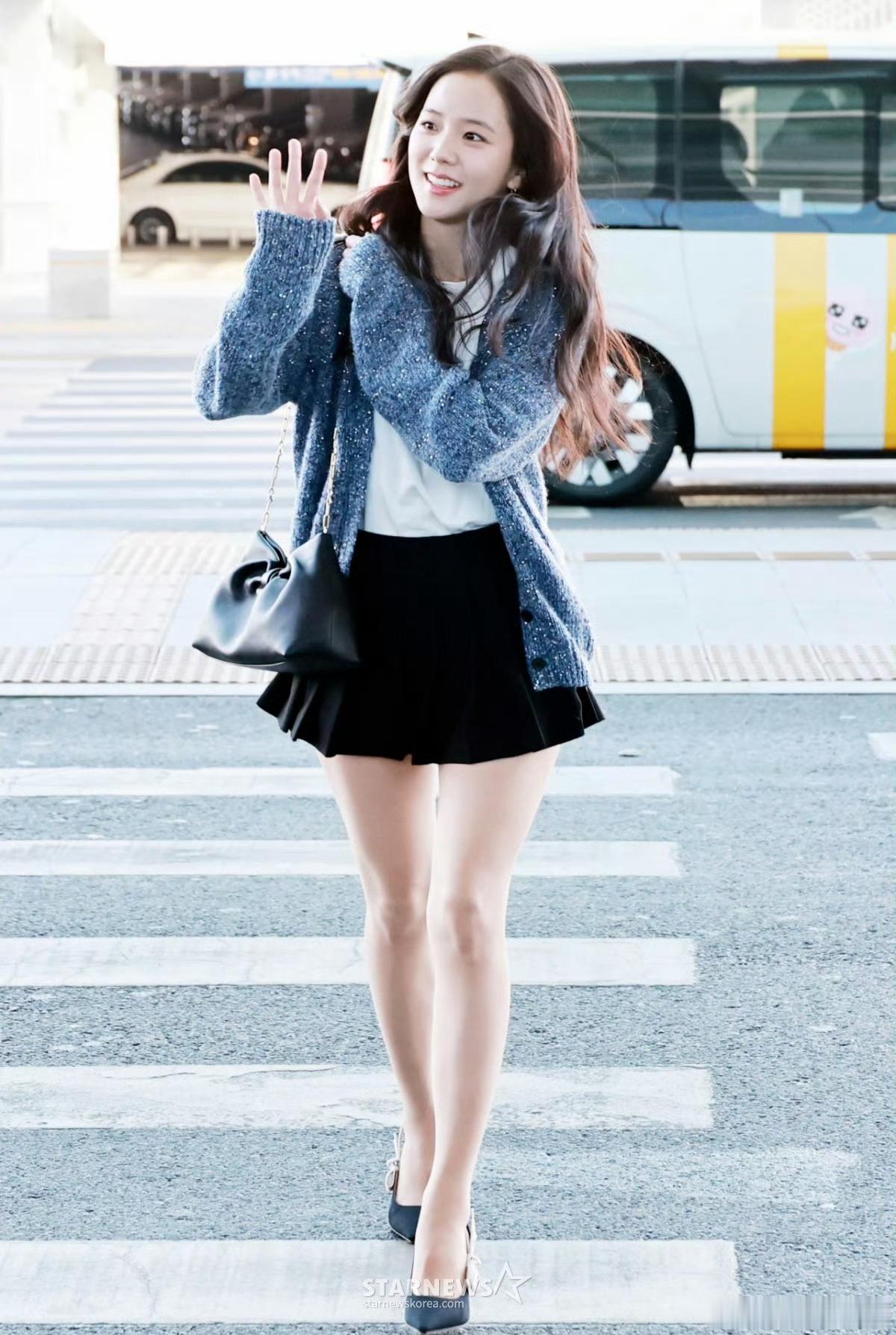 日常私服[超话]  blackpink 金智秀jisoo 机场私服✈️时装周dior行程 迪奥的公主👸 ​​​