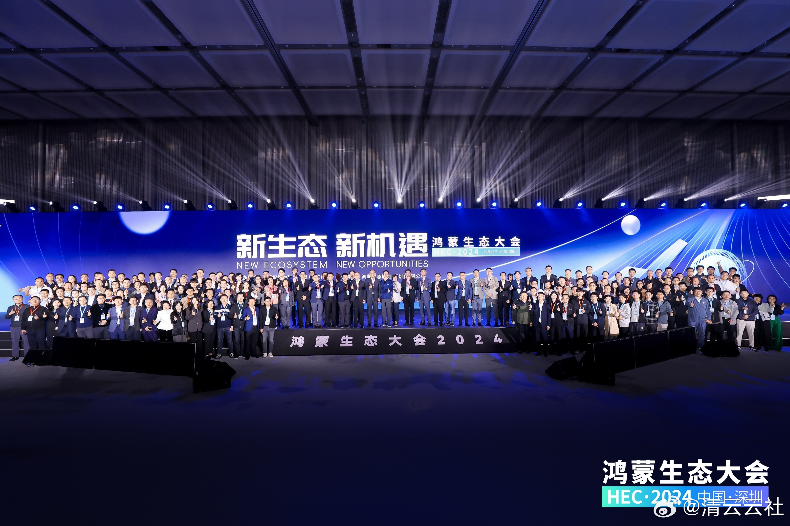 科技产业观察｜鸿蒙全球化布局提速，苹果新硬件爆料，游戏交易赛道迎来变革
 
国产操作系统向外突围，可穿戴新品蓄势待发，垂直平台重塑虚拟资产交易秩序
 
一、不止于国内市场，鸿蒙将全球化视作生态成功重要标尺
 
在鸿蒙生态大会2026现场，华为轮值董事长徐直军对外披露鸿蒙生态最新进展，并且定下 ​