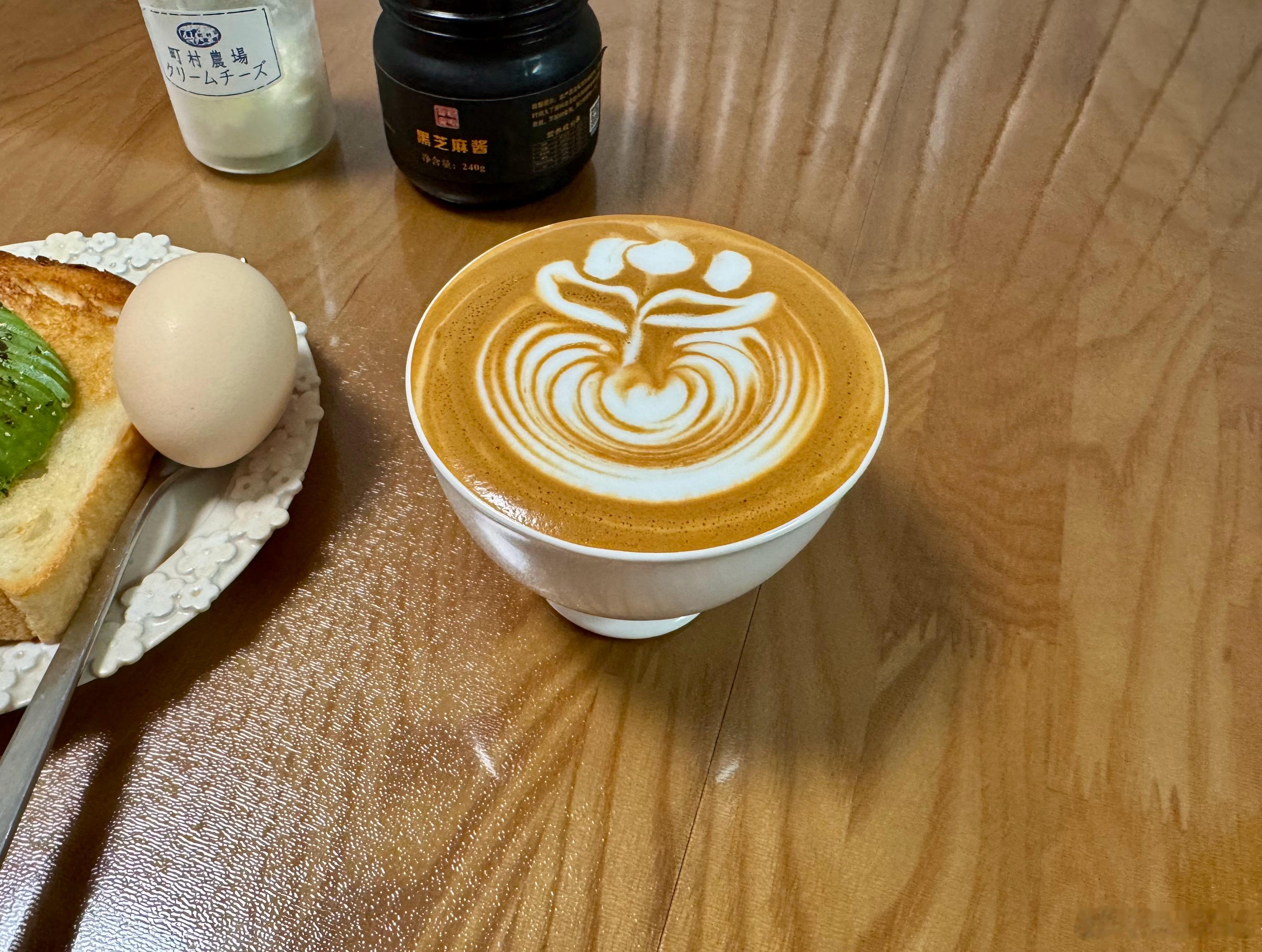 早餐[超话]coffeetime 早安！☕️🍞日本人生小店带回的吐司吃两天😋豆子也喝完一袋了~新一周啦！加油加油[打call] ​​​
