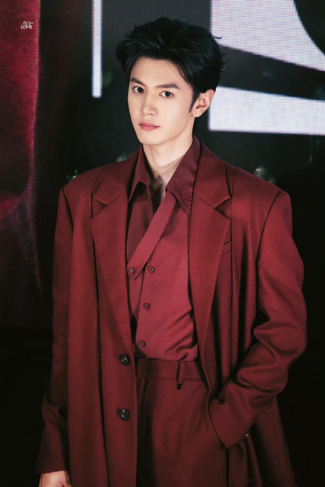 #2026暑期最热男性角色TOP30#

陈哲远还有四部待播剧 陈哲远 御廷谣朝堂戏获赞

#陈哲远[超话]# ​