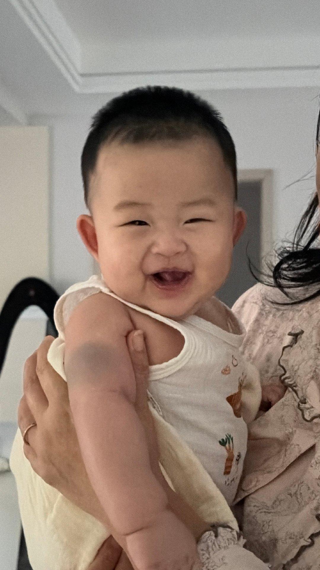 #艾米成长手册# 快乐宝宝 ​