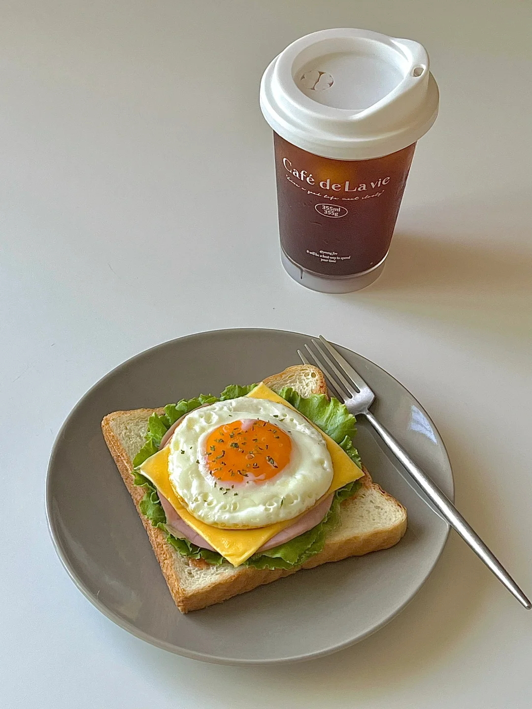 ☀️工作日早餐｜芝士火腿煎蛋开放式三明治🥪