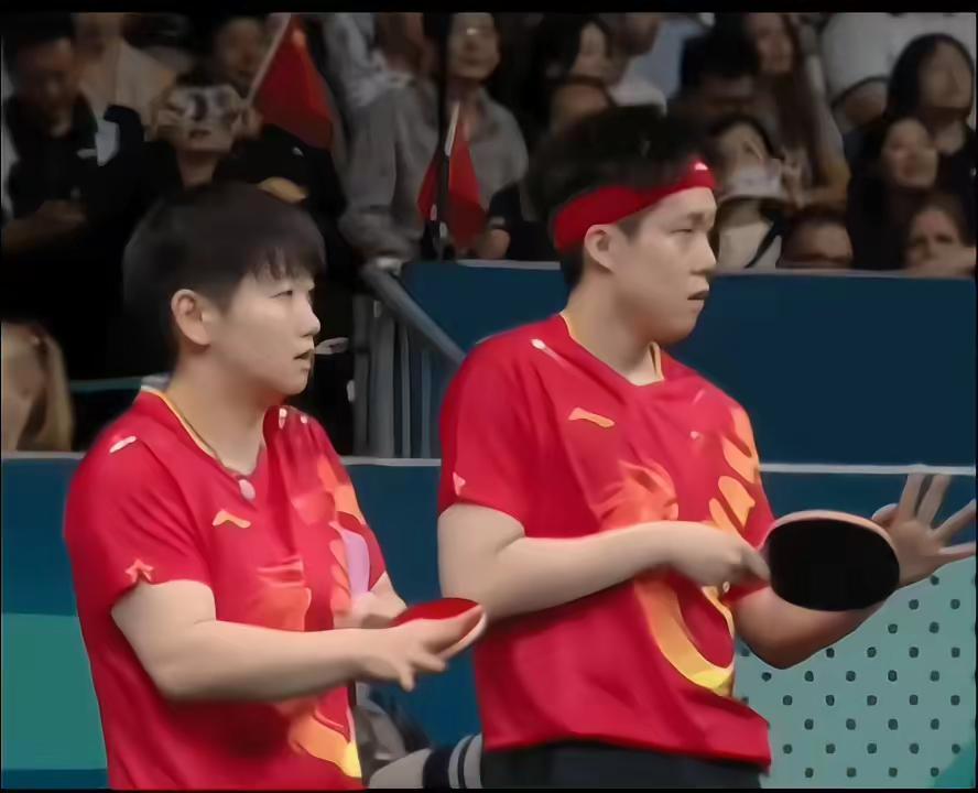不是刻意模仿，是千万次合练后长成了彼此的样子。