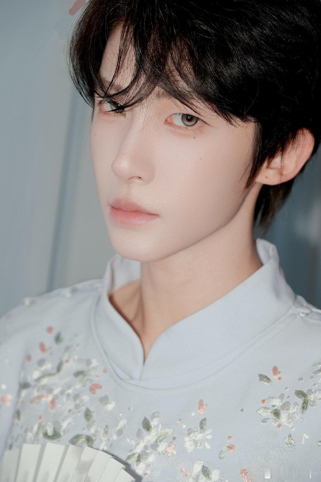 #刘宇廿六驭梦山河# ly#刘宇0824生日快乐# 

本想仗剑天涯，后来因恋爱取消原计划。

​