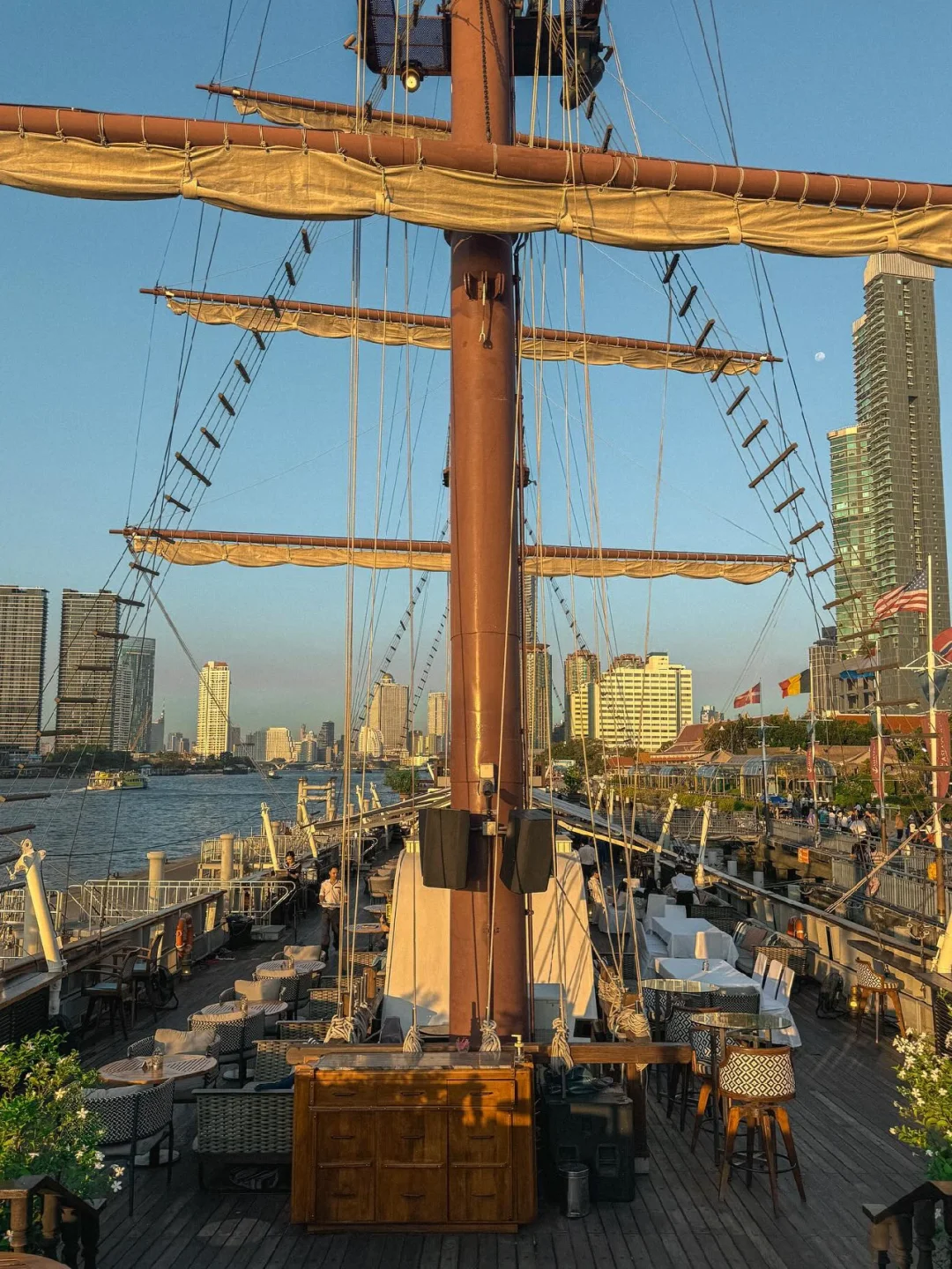 曼谷🌇3家花小钱装大杯的绝美河景餐厅