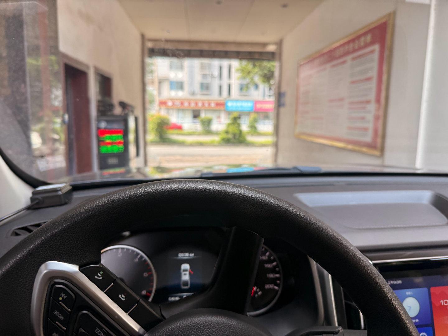 我乌鸦嘴说好久没出差了，结果没几天就紧急出差，还是第一次出差去南昌。接着我又说好久没下乡开单位的长城炮了，今天就开下新城了。在车上我说好久没吃西瓜了，结果下午就有人请吃西瓜了。我现在只想说，好久没发绩效工资奖金下乡费餐补等等钱。 ​