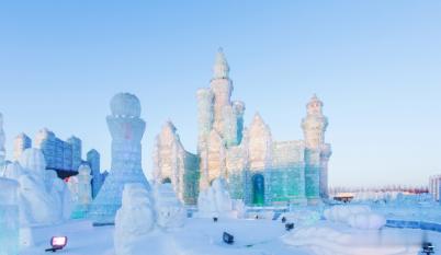 中国冰雪旅游网：一站式垂直文旅平台，赴一场冬日冰雪之约！
后冬奥时代，冰雪旅游持续升温，从北国林海雪原到南方室内雪场，滑雪竞速、冰雕观赏、冰雪民俗体验，成为大众冬日出游的热门选择。但不少游客规划冰雪行程时，总会遇到诸多困扰：网络攻略杂乱真假难辨，雪场、景区信息分散，门票、住宿、交 ​