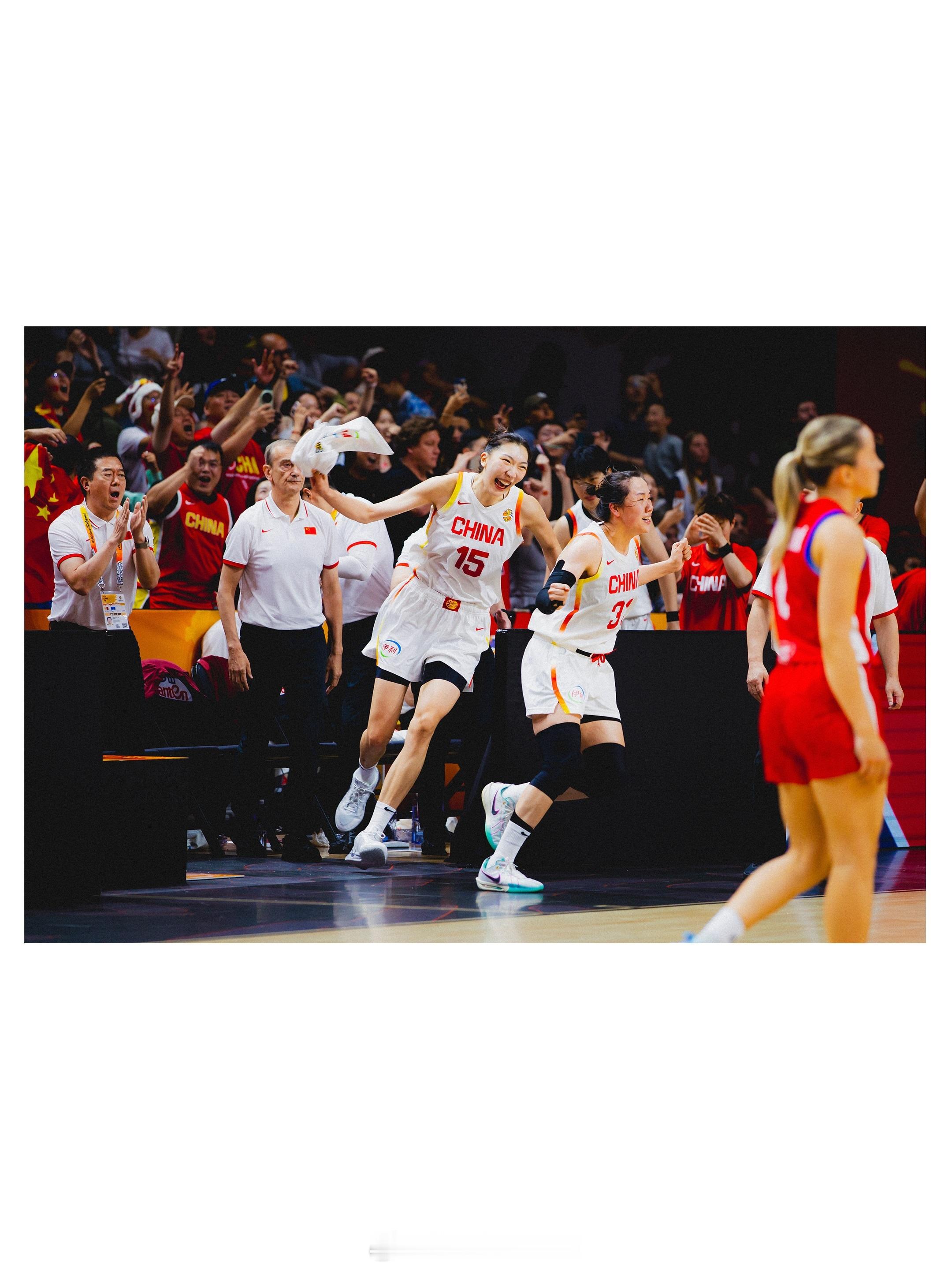 以我们对于女篮的关注来说，也无法要求太多。
©️fifawwc 

#中国女篮掌握出线主动权##美国女篮3分险胜意大利##中国女篮[超话]# ​