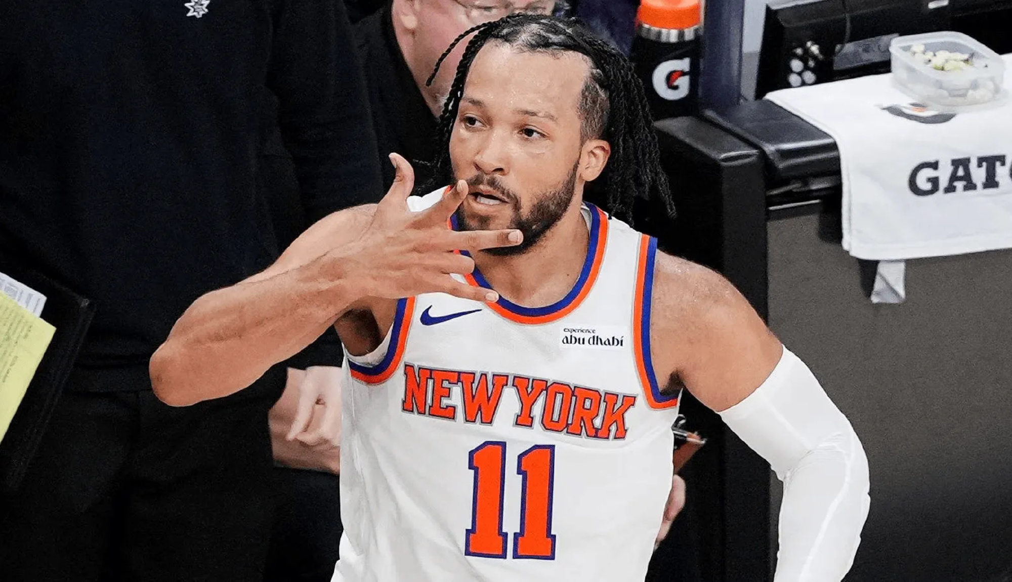 超值！美记：布伦森本赛季薪资排名联盟第44位，后卫第20位  NBA总...