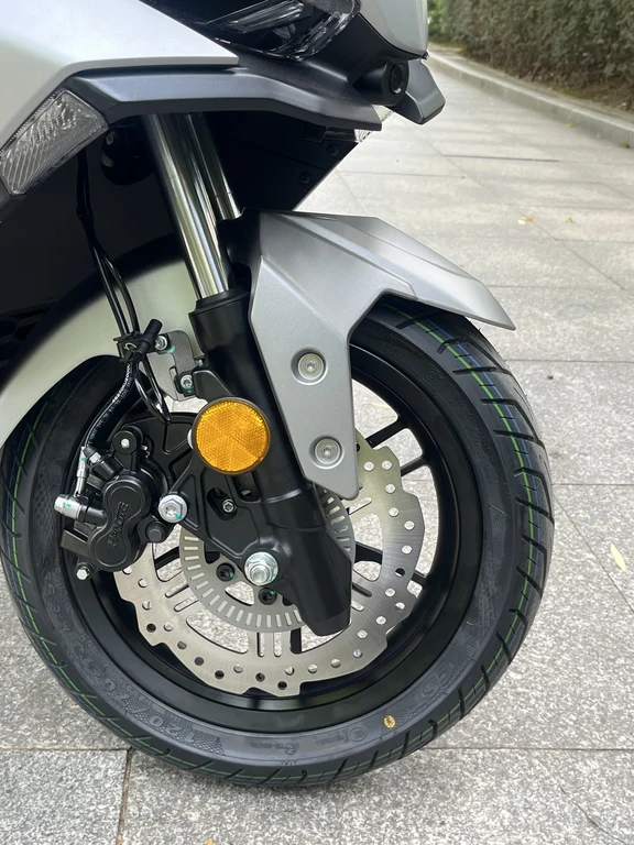 预算1.2w，通勤+短途摩旅选鸿150GT合适吗？#QJMOTOR#鸿150GT#摩托车