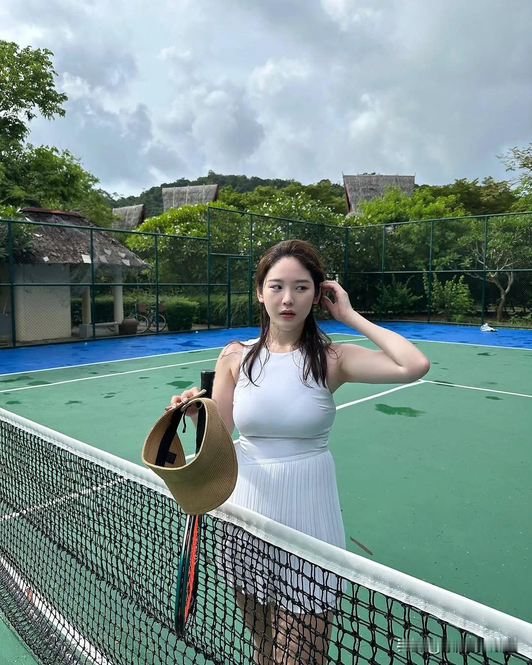 网球小姐姐增多且跨越阶层是个有趣现象。 从时尚角度看，网球流行是重要因...