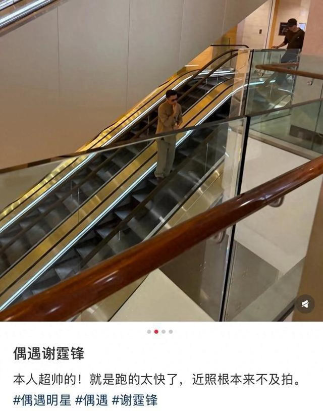 18岁Lucas跟谢霆锋逛商场，爸爸走前面不时回头看他，据传悉尼大学和音乐学院offer都拿了 ​