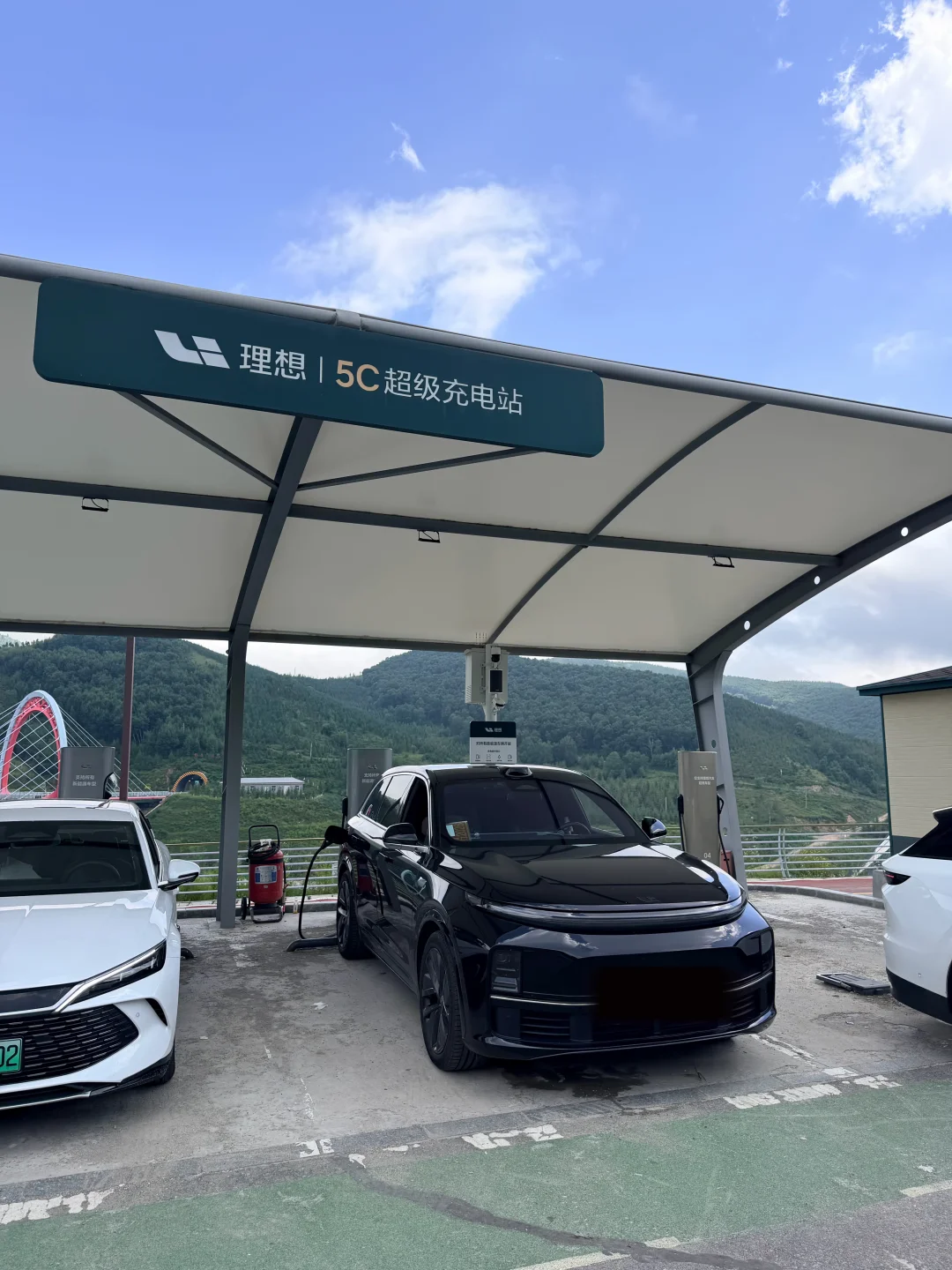 理想5C超充站居然建在这么美的地方