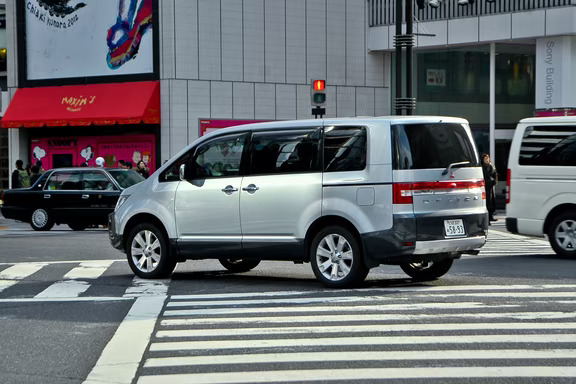 三菱得利卡D5，跨界MPV，东京