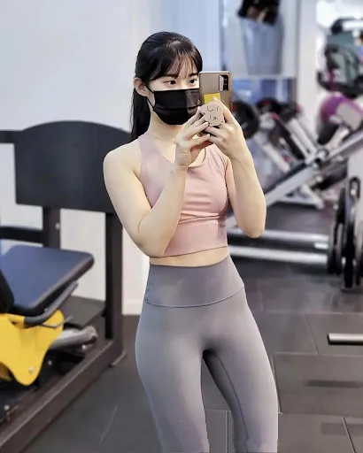 又美又飒的瑜伽裤美女，你觉得打几分？